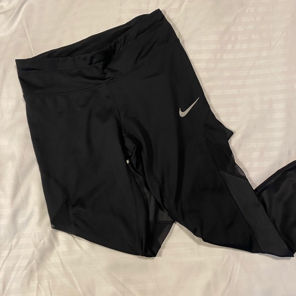 Nike cropped mesh detail legging - Picture 3 of 11